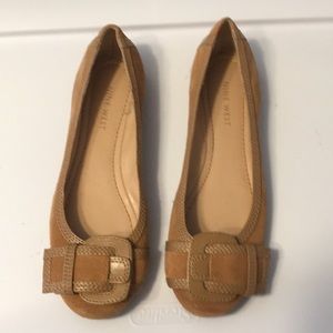 Tan suede Nine West ballet flats with buckle, 6